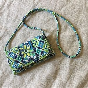Vera Bradley crossbody wallet! Oooof that’s cute!